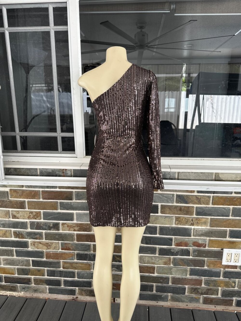 🤎 Vestido de lentejuelas color chocolate – Tallas S, M y L